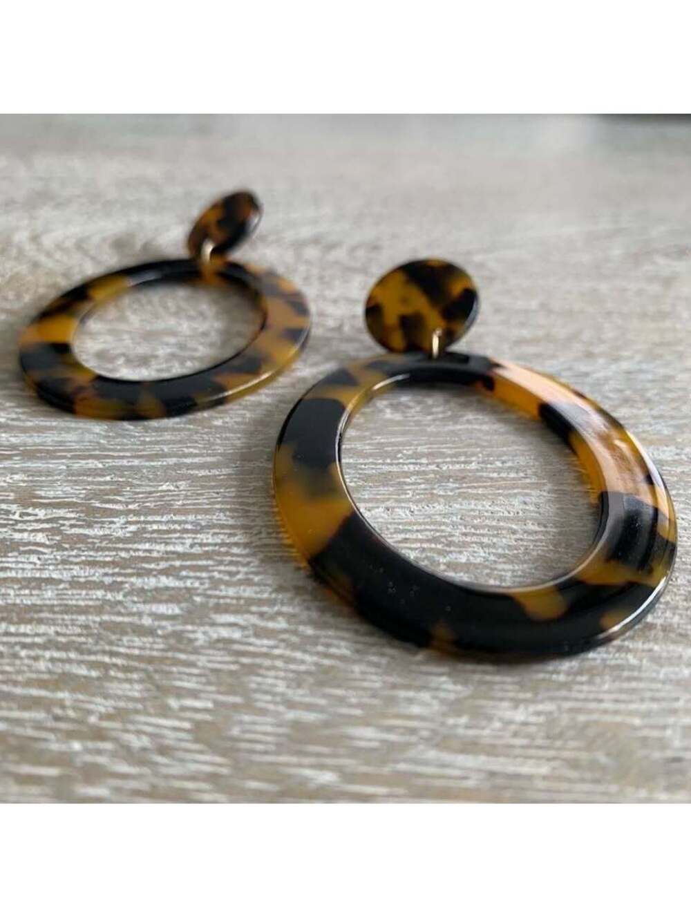 Tortoise Shell Oval Statement Earrings - Picture 4 of 5